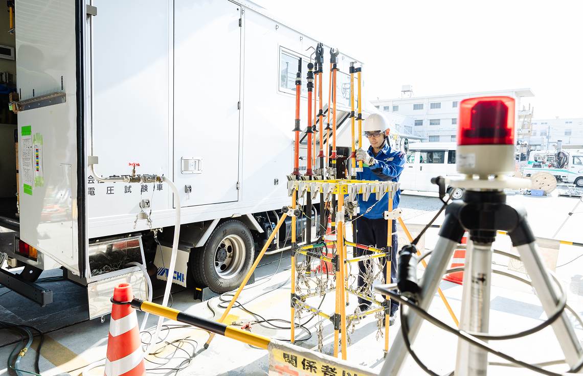 絶縁用保護用具等の耐電圧試験